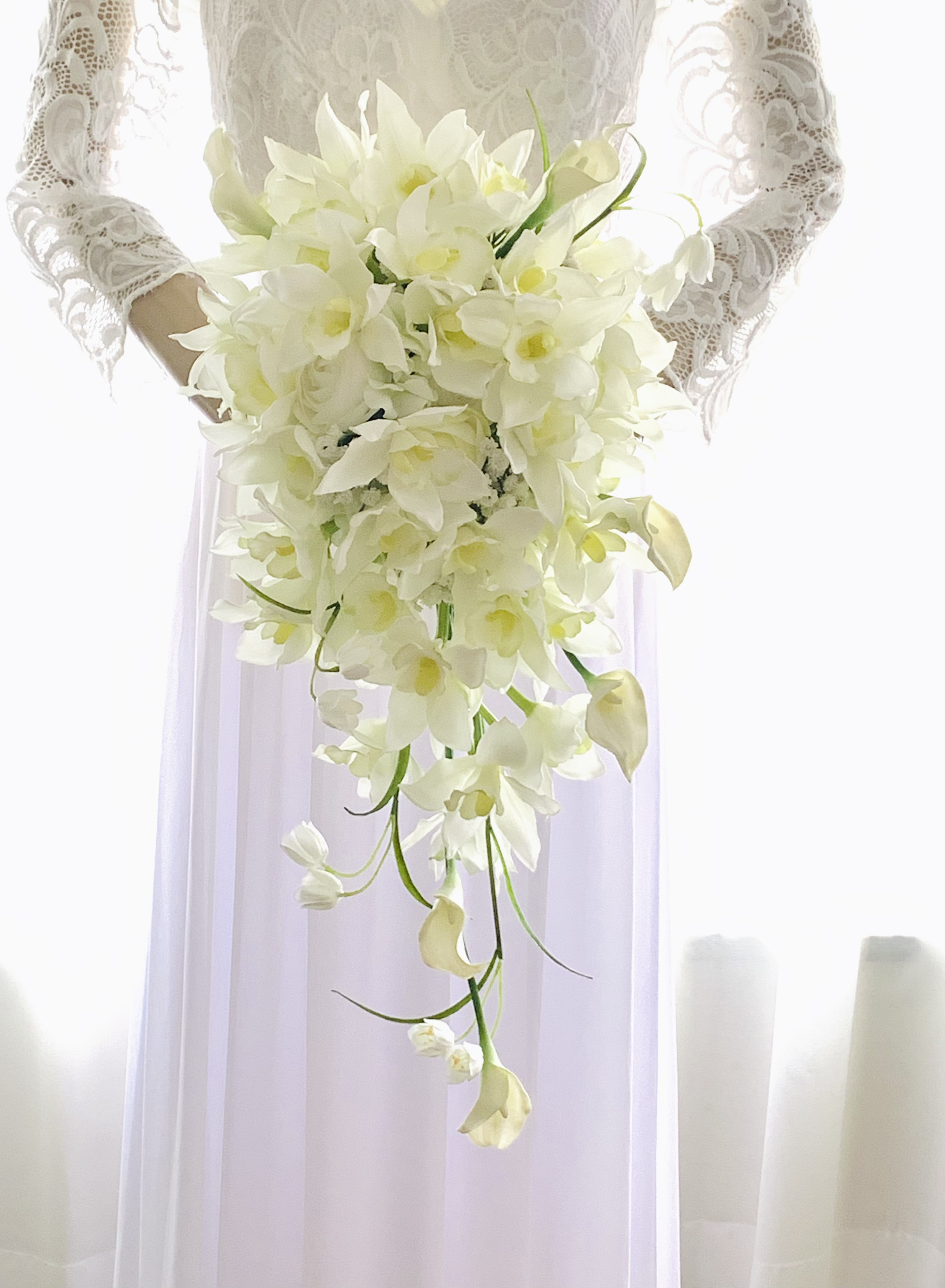 ウェディングブーケ、キャスケードブーケ、シンビジウム、清楚、挙式用ブーケ、白、造花ブーケ、上品、新色新柄2024