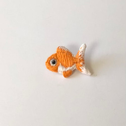 さり気なく優雅に♪金魚の刺繍ピアス/イヤリング 3枚目の画像