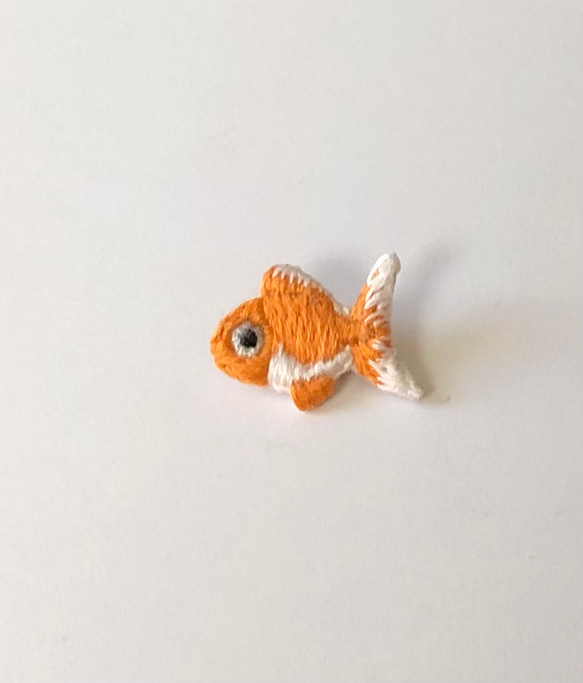 さり気なく優雅に♪金魚の刺繍ピアス/イヤリング 3枚目の画像