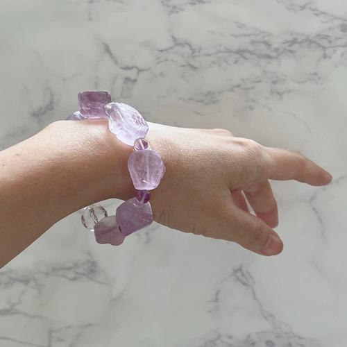 夏だから♪ゴロゴロ天然石＊ピンクフローライト ブレスレット