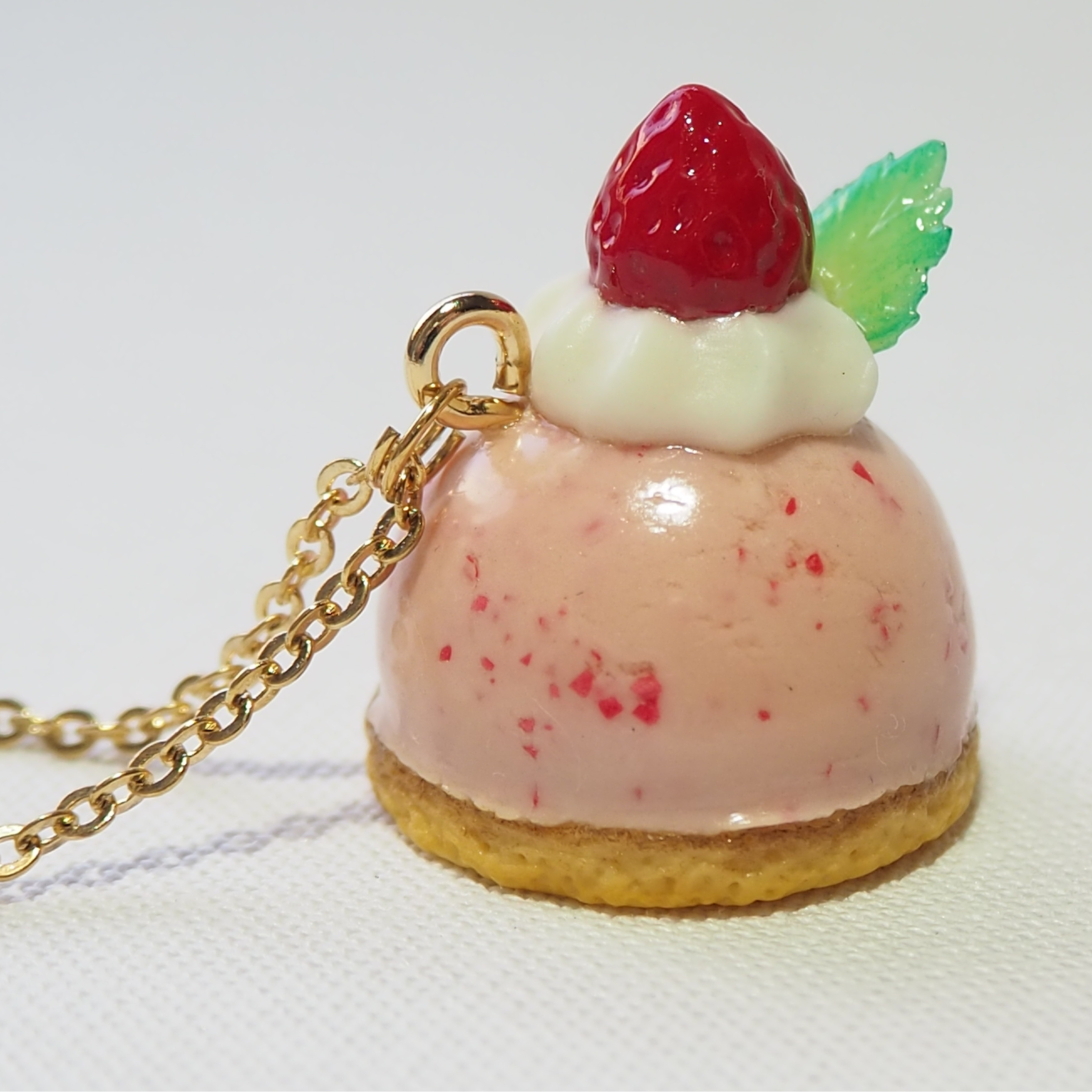 草莓圓頂慕斯塔項鍊項鍊CaramelCream 的作品14366778｜Creema