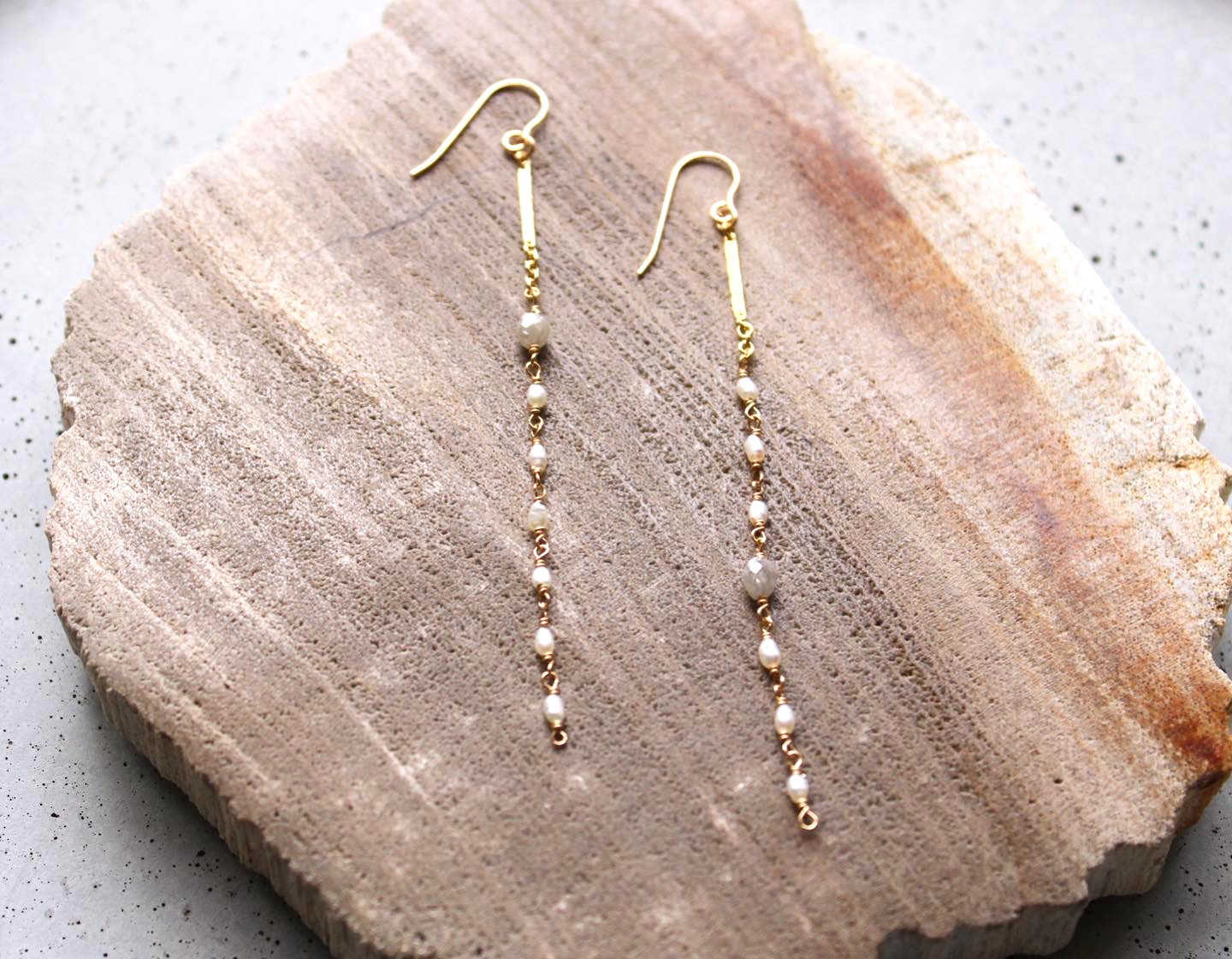 ラフロックのホワイトダイヤモンドと淡水パールの14kgfピアス