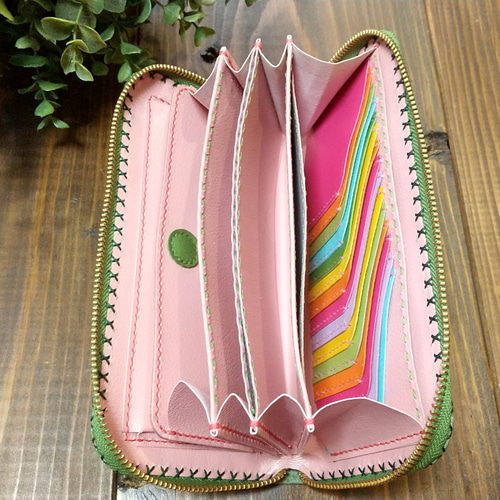 大きな小銭入れの長財布：札入れ2つのタイプ（レインボー桜） 長財布