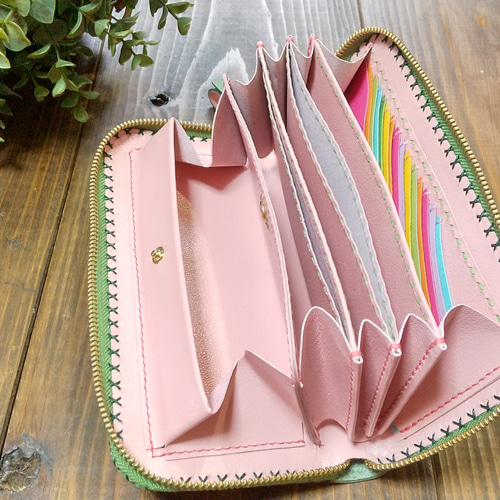 大きな小銭入れの長財布：札入れ2つのタイプ（レインボー桜） 長財布