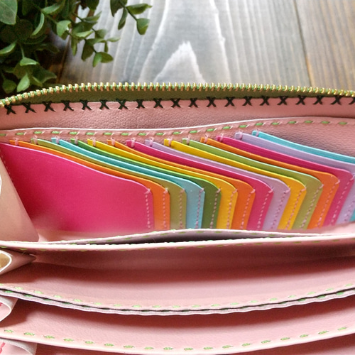 大きな小銭入れの長財布：札入れ2つのタイプ（レインボー桜） 長財布