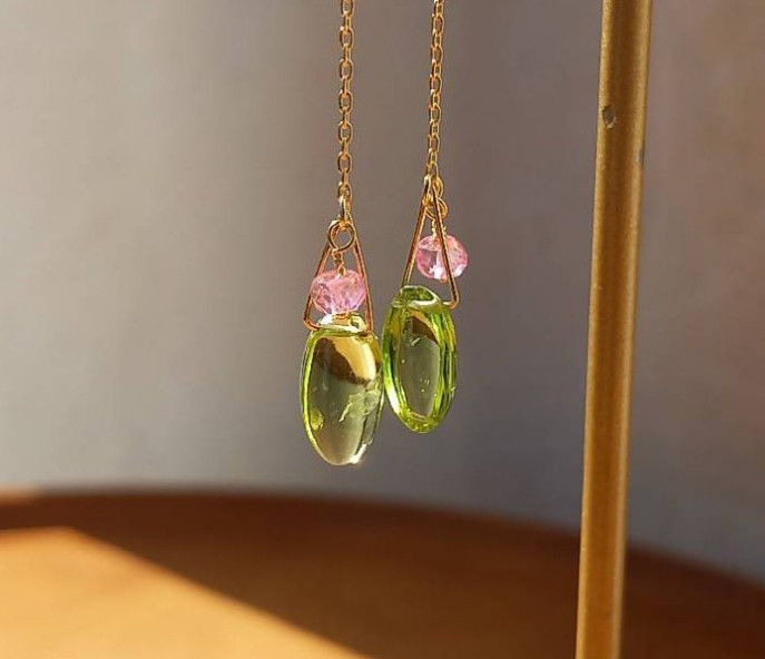 ペリドット、ピンクトパーズのチャーム(k18)