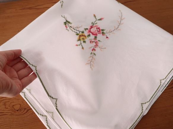 フランスの手仕事/色彩豊かなバラの手刺繍 クロスステッチ 生地 テーブルクロス (ヴィンテージ) 15枚目の画像