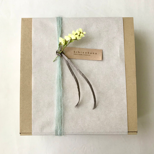 アナベルと瑠璃玉あざみのクレッセントリース アナベルと瑠璃玉あざみのクレッセントリース 【期間限定販売】