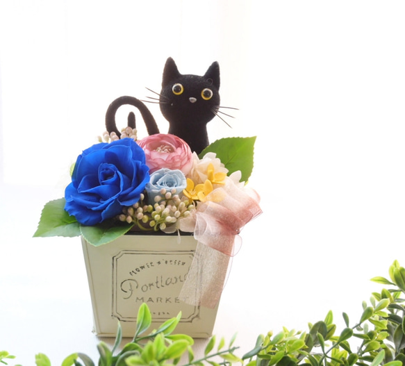 花と猫 (ブルー系)プリザーブドフラワーアレンジメント 猫