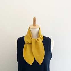 四季皆宜♡也可用作頭巾的圍巾♡[包括冰袋或保暖器]優質棉製成的涼爽圍巾，素色，芥末黃 第4張的照片