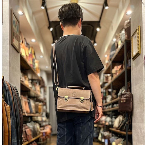 VALISE 革 ショルダーバッグ 英国デザイン牛革かばんValise ミニサッチェルバッグ