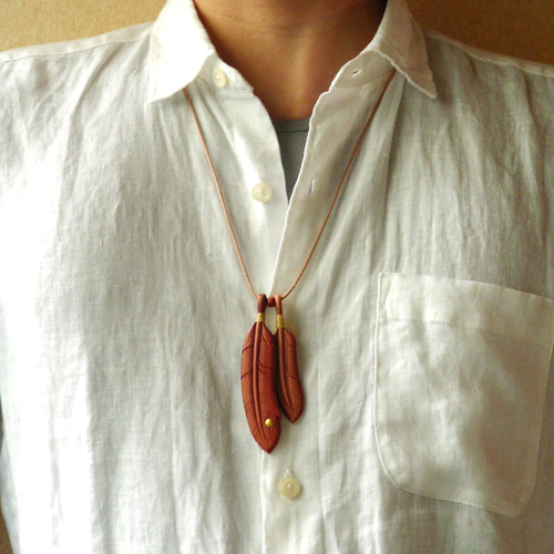 レザー・フェザー・ネックレス （大＆中） 左向き 昭南皮革 タンニン