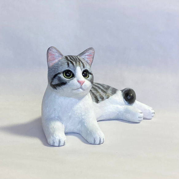 サバトラ白猫の置物 1枚目の画像