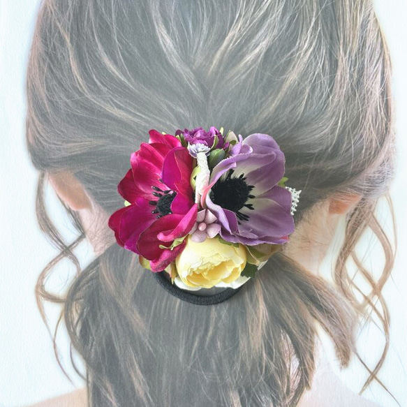 ローズピンクのアネモネと黄バラのヘアゴム　お花　ヘアゴム　ヘアゴム　パール　髪飾り 1枚目の画像