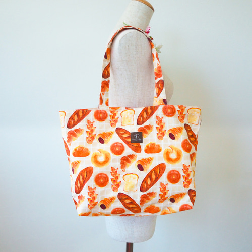 オリジナル生地のトートバッグ、エコバッグにも 「Oishii パン」 エコ