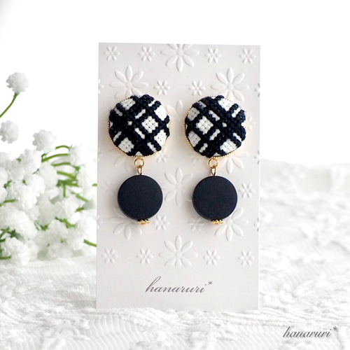チェック柄・刺繍のイヤリングorピアス《ミッドナイトブルー