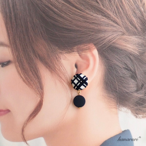チェック柄・刺繍のイヤリングorピアス《ミッドナイトブルー
