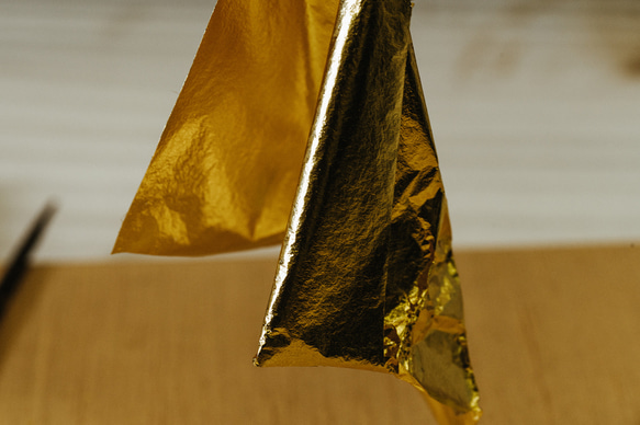 DAYBREAK«夜明け»　長財布　ピスタチオ　～京都の金箔押し仕上げ～ 5枚目の画像