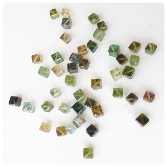 宝石質グリーントルマリン ｷｭｰﾌﾞ  1個 1枚目の画像