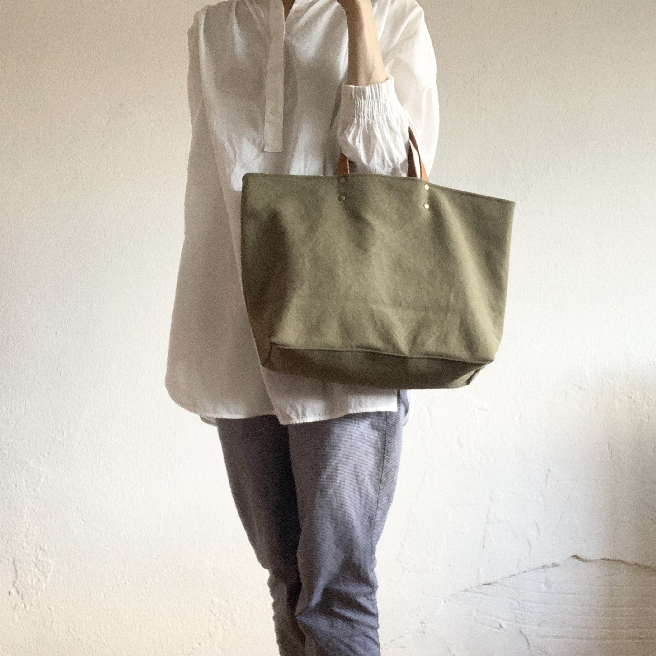 未使用級 イアクッチ トートバッグ コーデュラナイロン レザー カーキ色 A4可 未使用級 イアクッチ トートバッグ コーデュラナイロン レザー