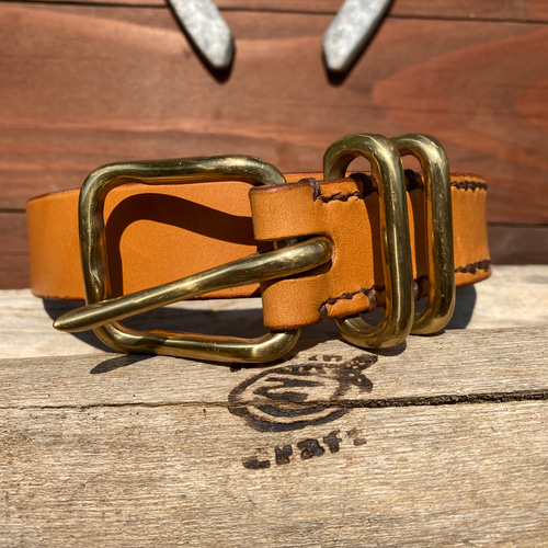 MCM ブラウンレザーベルト ゴールドバックル M ゴールドバックル ブラウンレザーベルト