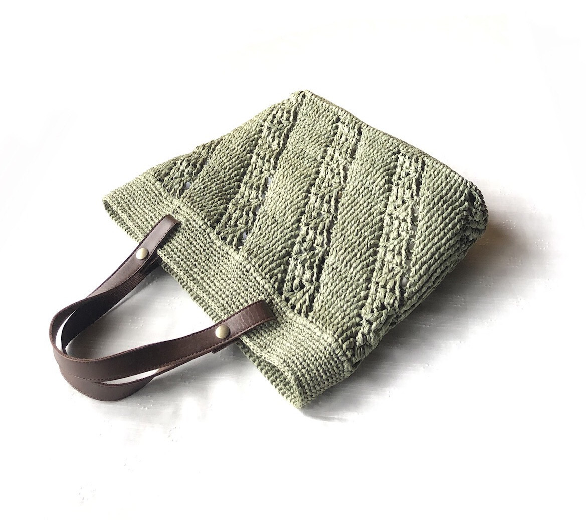 ブーケ模様の編みバッグ　オリーブ