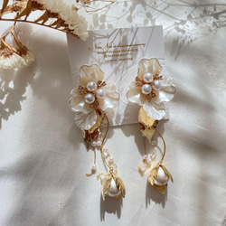 結婚式　ウェディング　ブライダル　大ぶりピアス　パール　花　フラワー　タッセル　花嫁　ゴールド 7枚目の画像