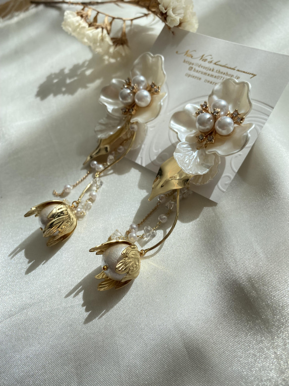 結婚式　ウェディング　ブライダル　大ぶりピアス　パール　花　フラワー　タッセル　花嫁　ゴールド 3枚目の画像