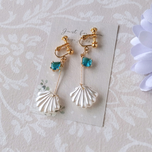 白い貝殻のイヤリング イヤリング・ノンホールピアス fraise