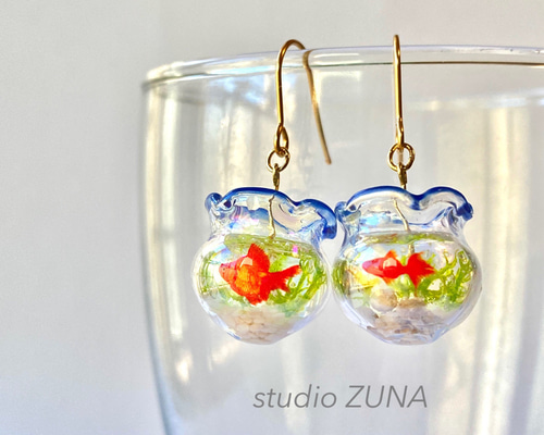 ミニチュア香水瓶風チャーム♡アシメ　ピアス/イヤリング⭐︎ 香るミニ香水瓶のピアス/イヤリング | Pay ID