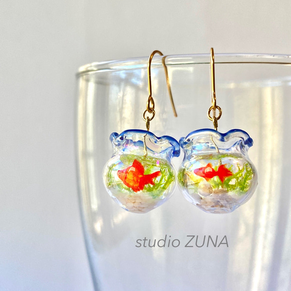 ミニチュア香水瓶風チャーム♡アシメ　ピアス/イヤリング⭐︎ 香るミニ香水瓶のピアス/イヤリング | Pay ID