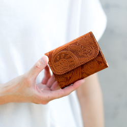 小さい財布 送料無料 栃木レザー ペイズリー型押し コンパクト ウォレット PABLO オーク 本革 ミニ財布 2枚目の画像