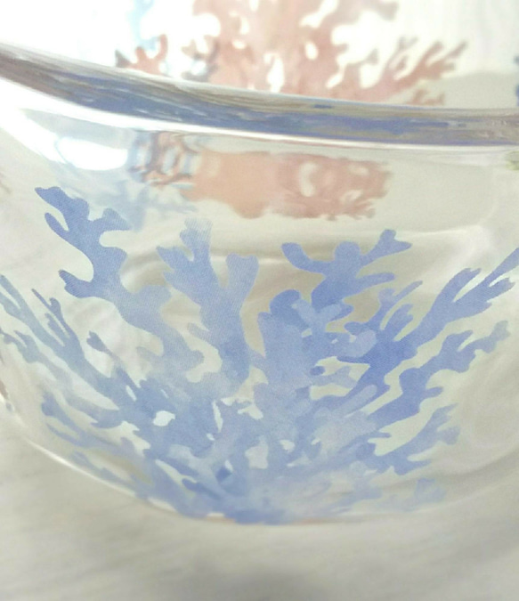 【受注制作】珊瑚柄てびねりガラスそうめん鉢4点セット   (そうめん鉢、カップ、小皿、箸置き) 3枚目の画像