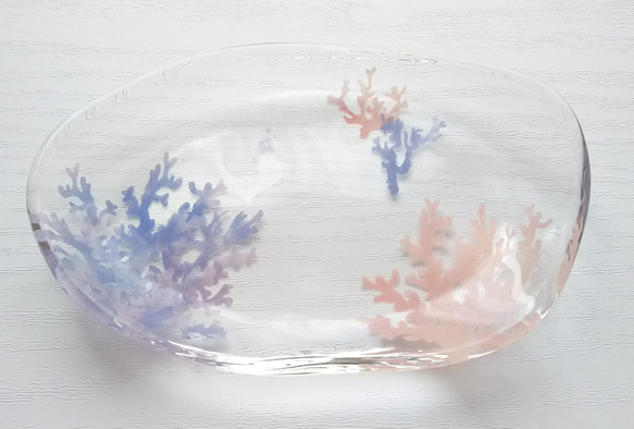 【受注制作】珊瑚柄てびねりガラスそうめん鉢4点セット   (そうめん鉢、カップ、小皿、箸置き) 6枚目の画像
