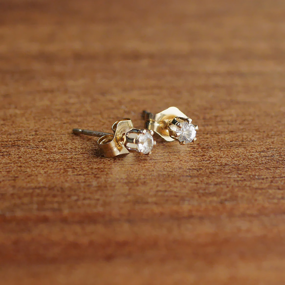 ピアス☆ロシア産フェナカイト（2.8mm）14kgf 釘狀耳環