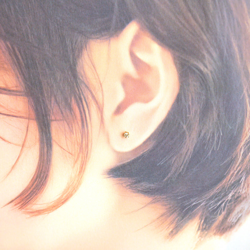 ピアス☆ロシア産フェナカイト（2.8mm）14kgf 釘狀耳環