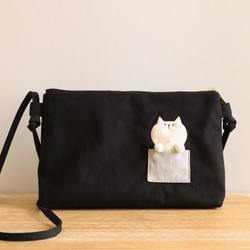 ポケットに猫が入っているポシェット（白猫　ブラック） 6枚目の画像