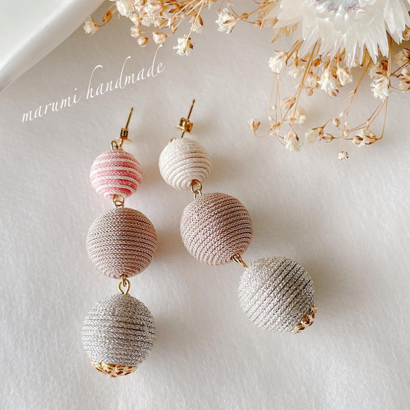 淡色ボンボンアクセサリー 3連 ピアス/イヤリング 金属アレルギー対応