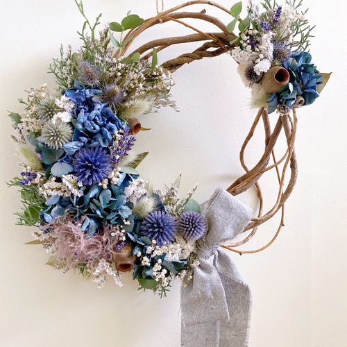 紫陽花と瑠璃玉あざみリース 夏のお花瑠璃玉アザミと紫陽花の涼しげなハーフリース。ドライ