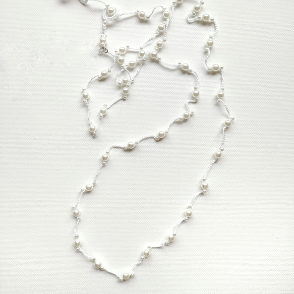 絹糸とパールビーズのロングネックレス(116㎝） 8枚目の画像