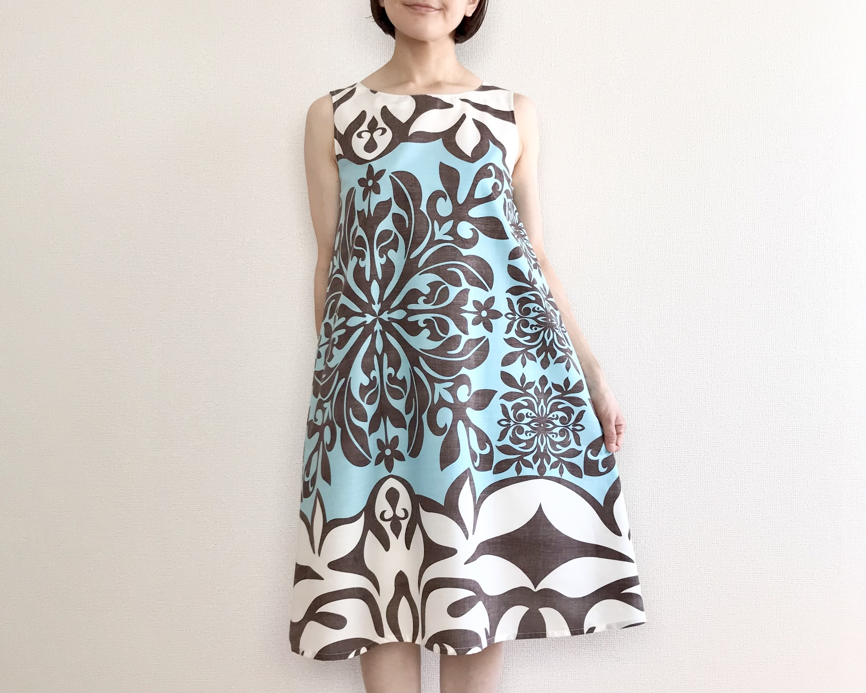 【Sサイズ】【ハワイアンファブリック】ハワイアンキルトモチーフのフレアワンピース　ブラウン×ライトブルー