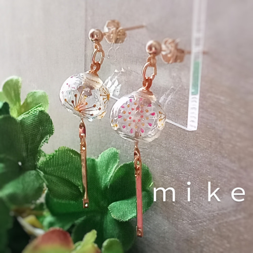 小ぶりな♡風鈴ピアス(花火金赤) ピアス（スタッド・一粒） mike