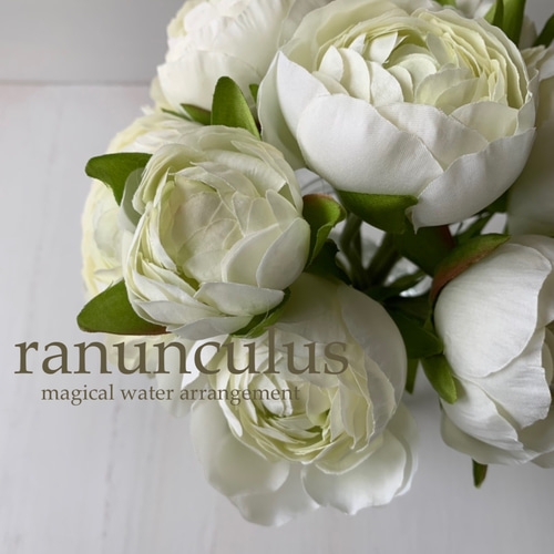 凛とした白[枯れない・水替え不要] 白いラナンキュラスアレンジ アート