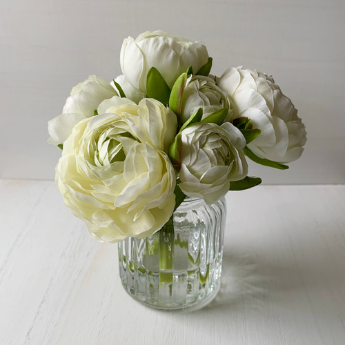 凛とした白[枯れない・水替え不要] 白いラナンキュラスアレンジ アート