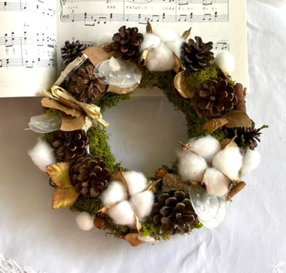 秋・冬リース③「松ぼっくりと綿の実のカントリーリース 」 ＃玄関の