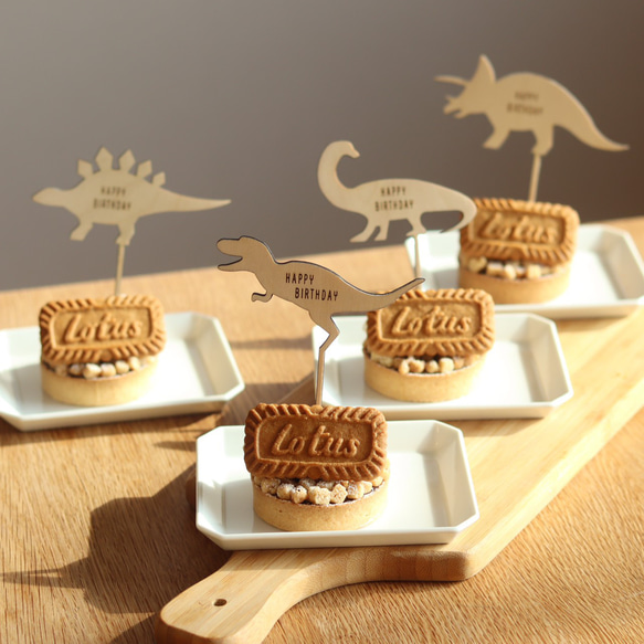 ケーキトッパー 恐竜 ４本セット 木製 スモールサイズ 誕生日 8枚目の画像