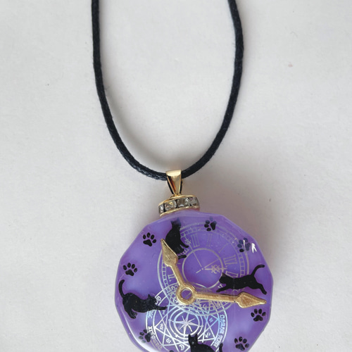 願いを叶えるメモリーオイル使用・猫時計のオルゴナイトネックレス