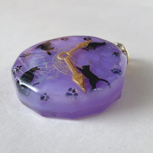 願いを叶えるメモリーオイル使用・猫時計のオルゴナイトネックレス