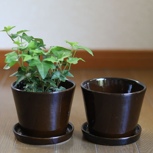 濃い茶色の陶器の植木鉢 (つやあり) (すり鉢タイプ) 一輪挿し・花瓶