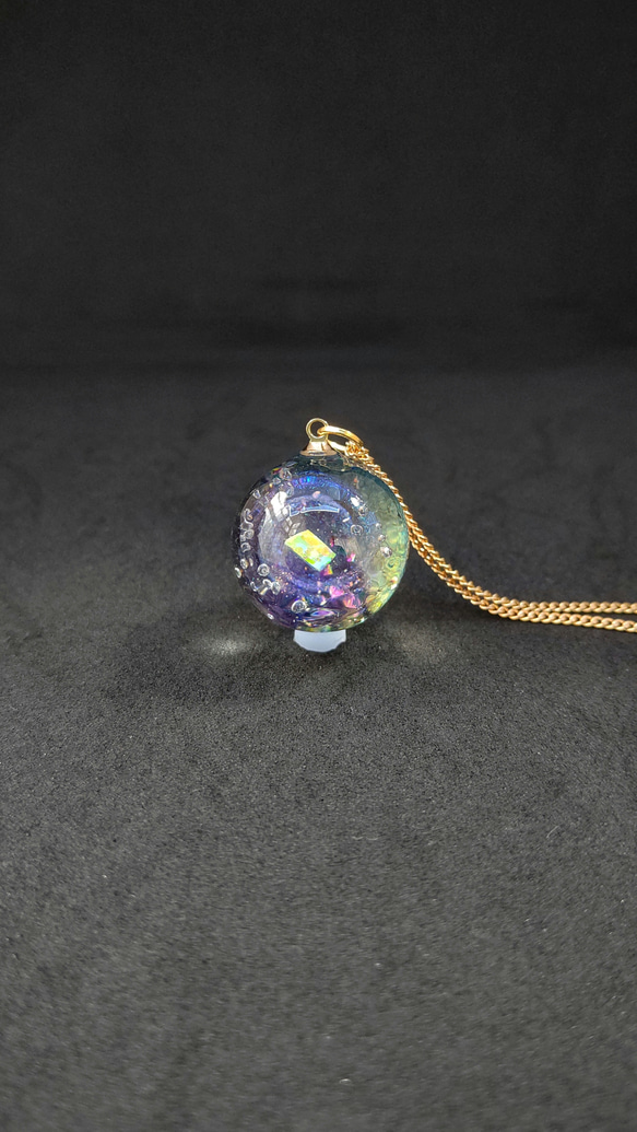 バイカラーサファイアの光を集めて。オルゴナイト蓄光宇宙レジン